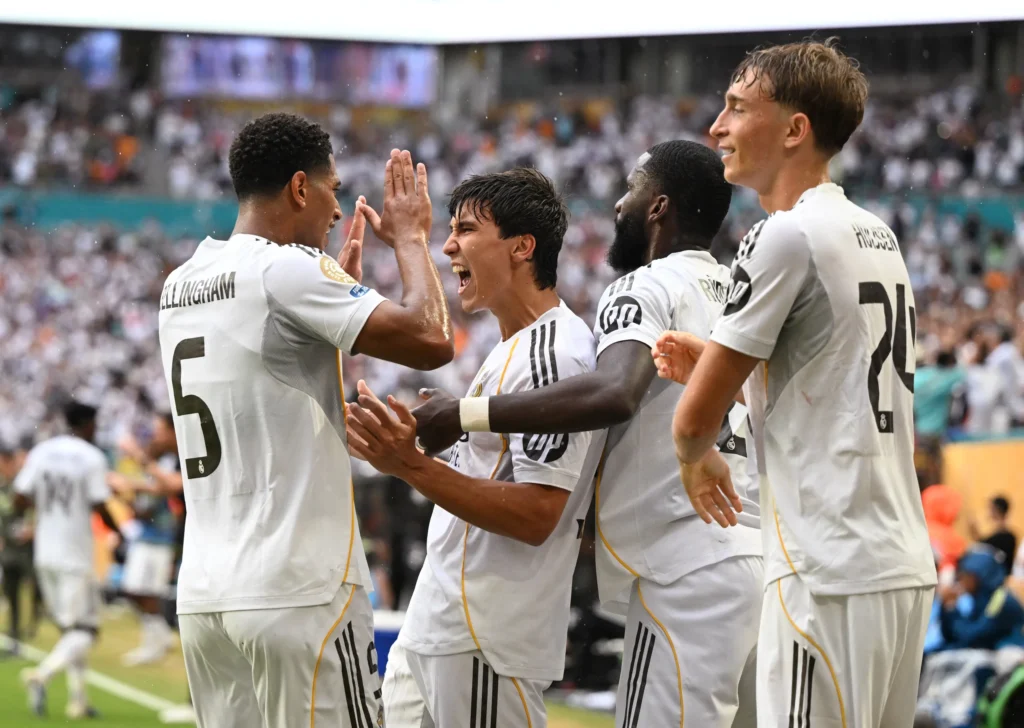 Futbolistas destacados que jugaron en el Real Madrid y la Juventus filetype:webp