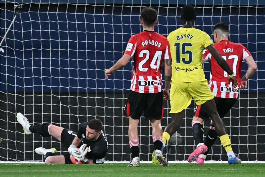 Errores de Barry y el VAR en un emocionante partido Errores de Barry y el VAR en un emocionante partido